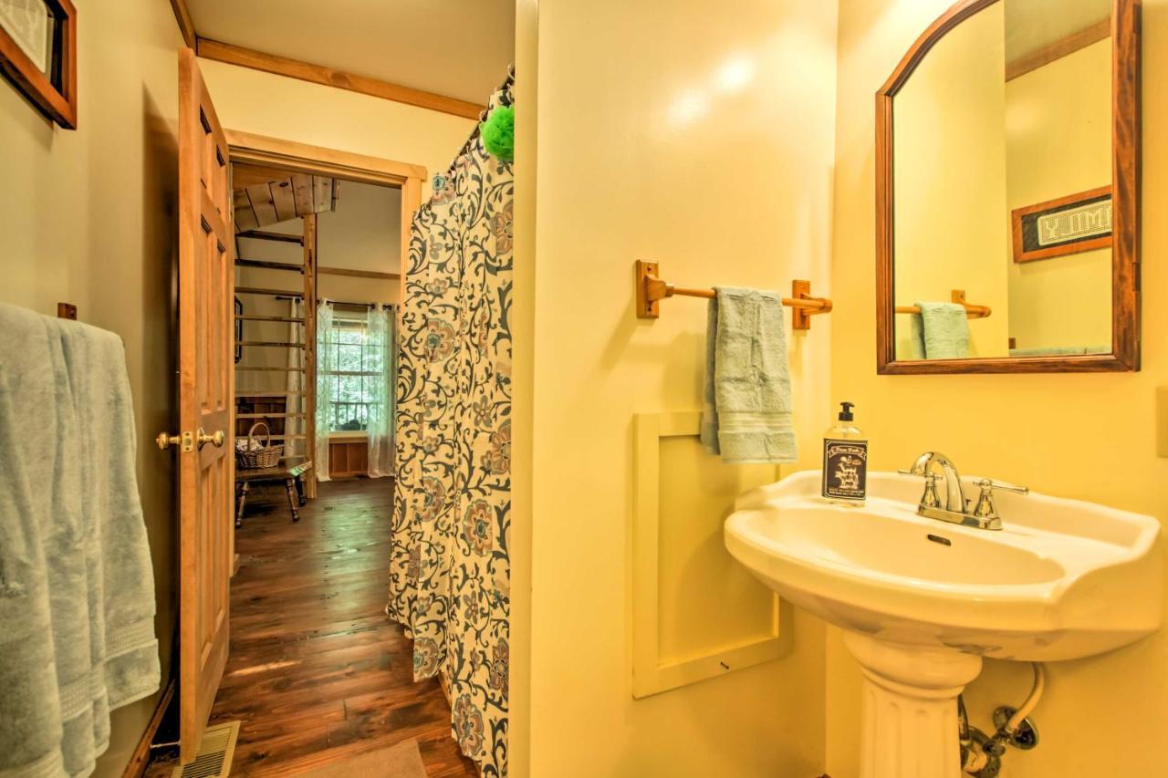 Clearwater Cabin On 10 Acres With Trout Stream! Monterey المظهر الخارجي الصورة